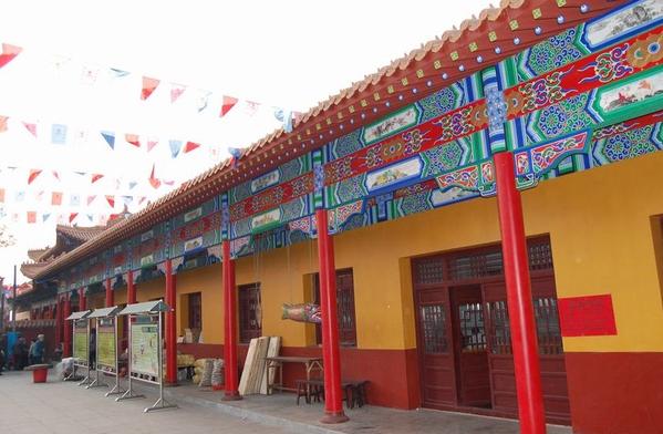 奕豐生態(tài)園首屆燈光美食節(jié)即將震撼開(kāi)幕
2017-09-25 15:39:49
陽(yáng)泉頻道特約記者:
>>點(diǎn)擊查看詳情